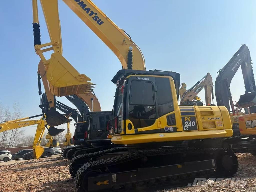 Komatsu PC 240 حفارات زحافة