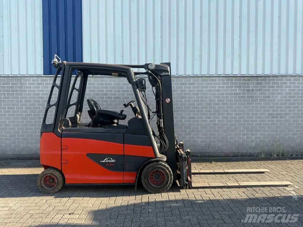 Linde E30HL-01/600 شاحنات ذات رافعات شوكية تعمل بالكهرباء