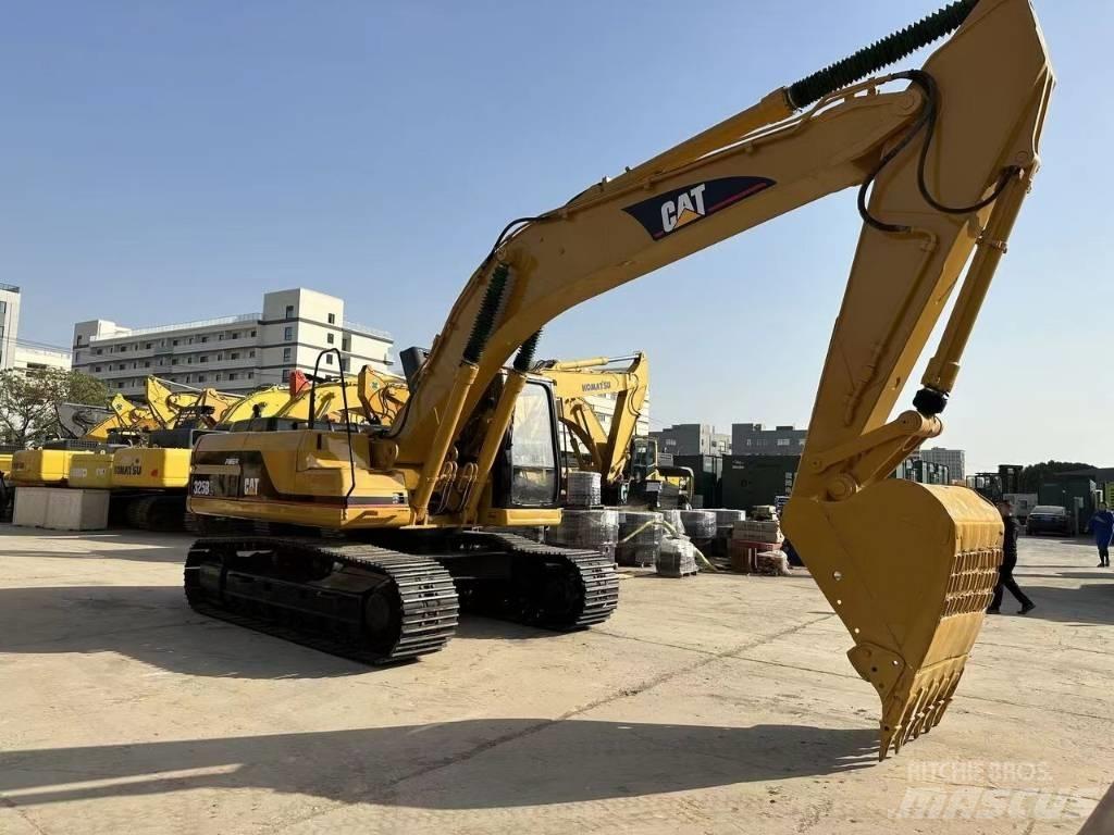 CAT 325 B L حفارات زحافة