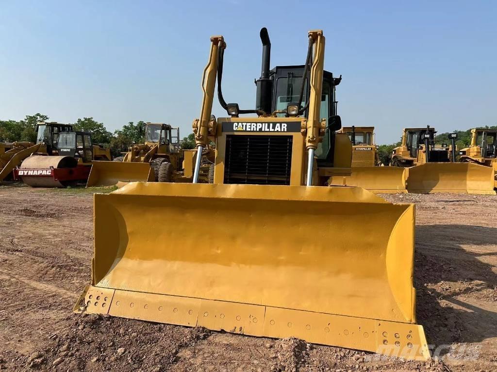 CAT D 6 G بلدوزرات مجنزرة