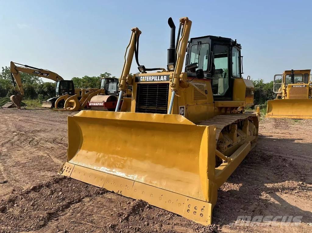 CAT D 6 G بلدوزرات مجنزرة