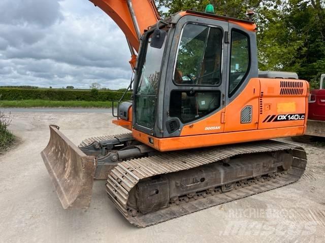 Doosan DX 140 LC حفارات زحافة