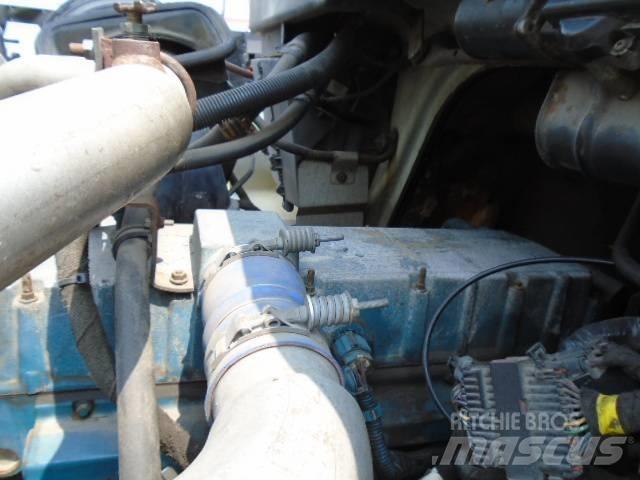International 7500 شاحنات أخرى