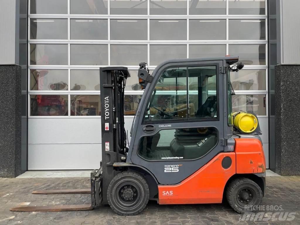 Toyota 06-8FG25F شاحنات ذات رافعات شوكية - أخرى