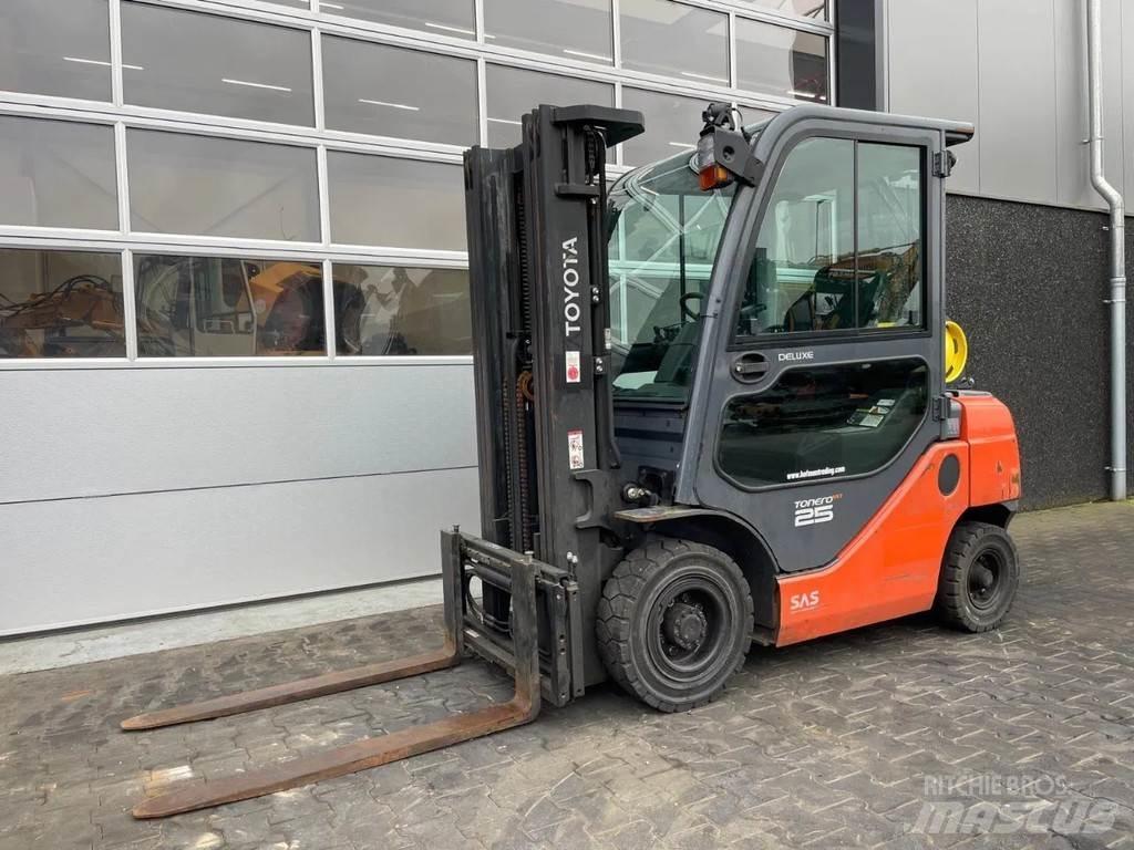Toyota 06-8FG25F شاحنات ذات رافعات شوكية - أخرى