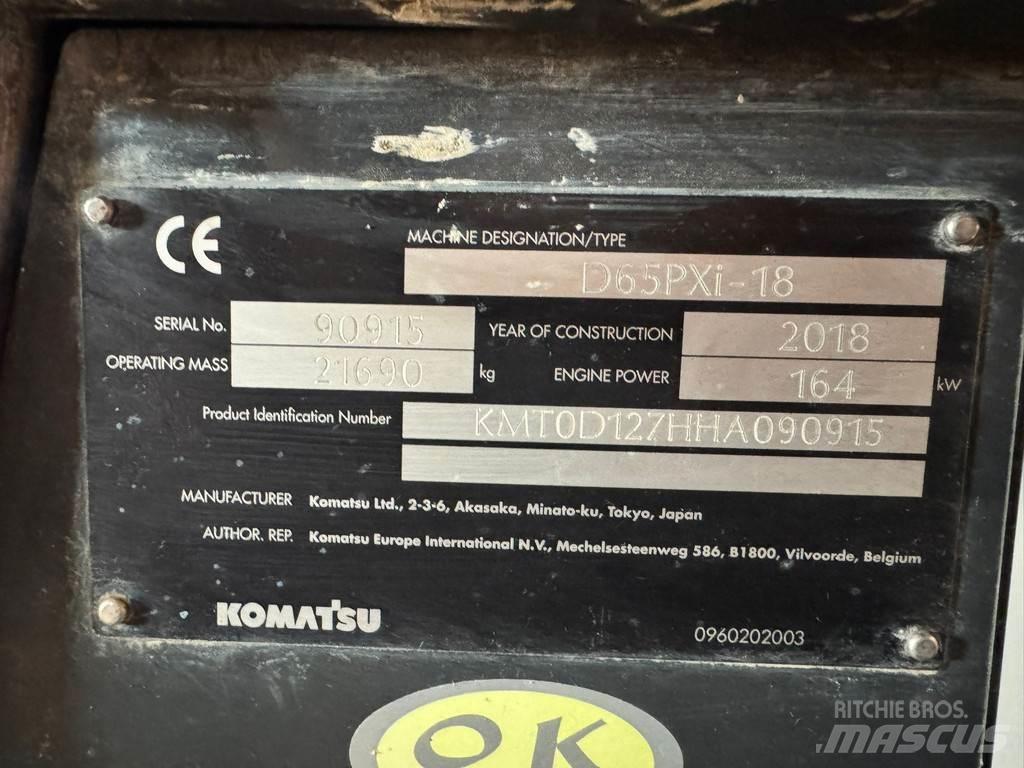 Komatsu D65PXi-18 بلدوزرات مجنزرة