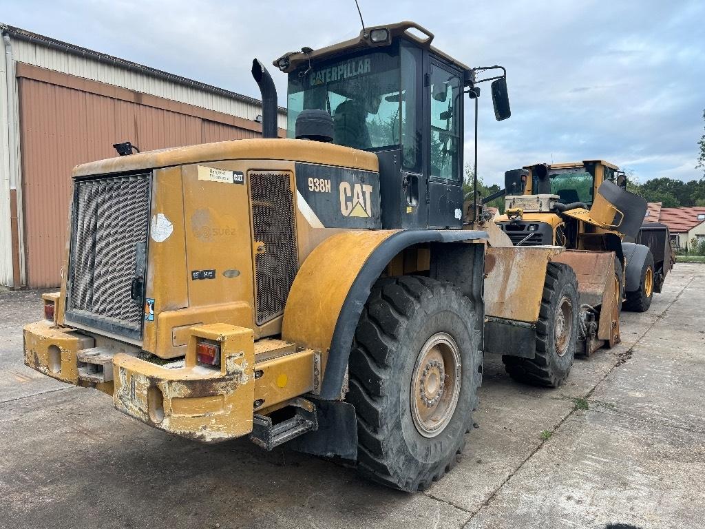 CAT 938 H لوادر بعجل