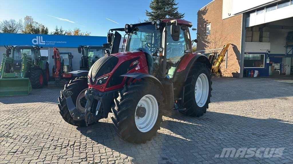 Valtra N134 0 الجرارات