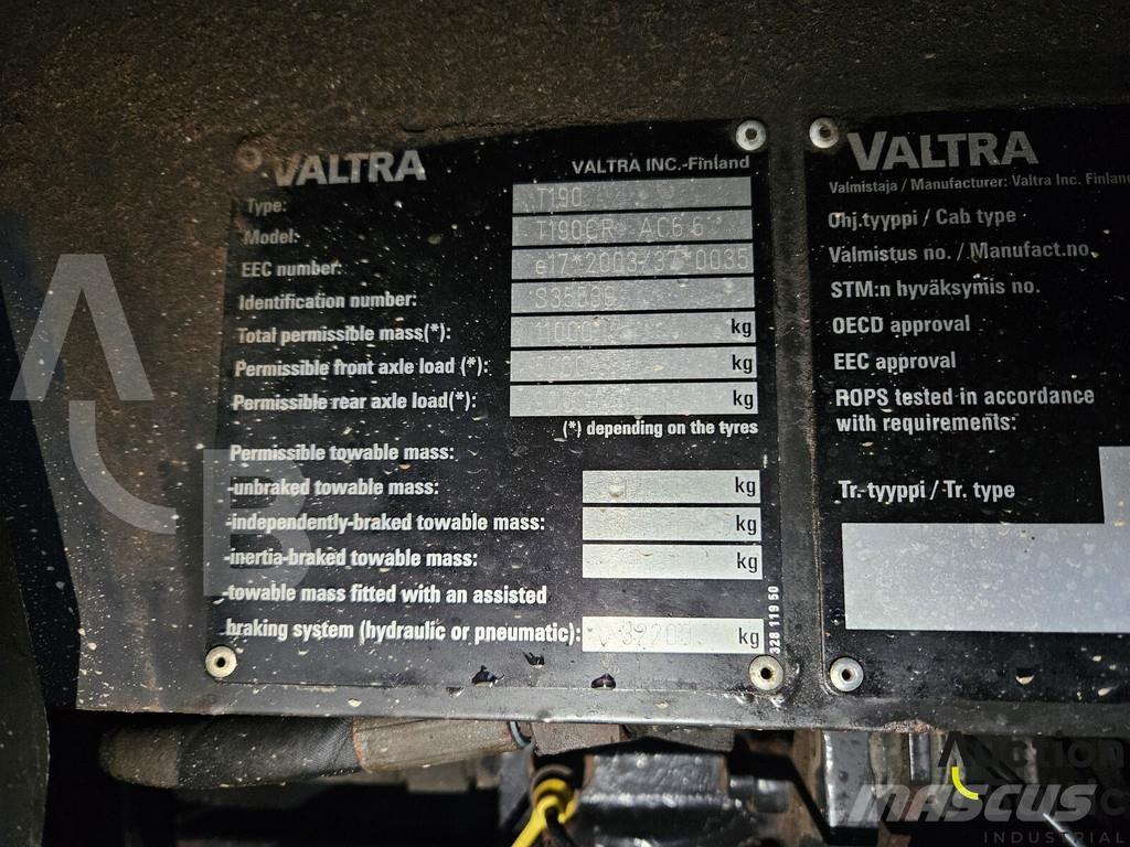 Valtra T190 الجرارات