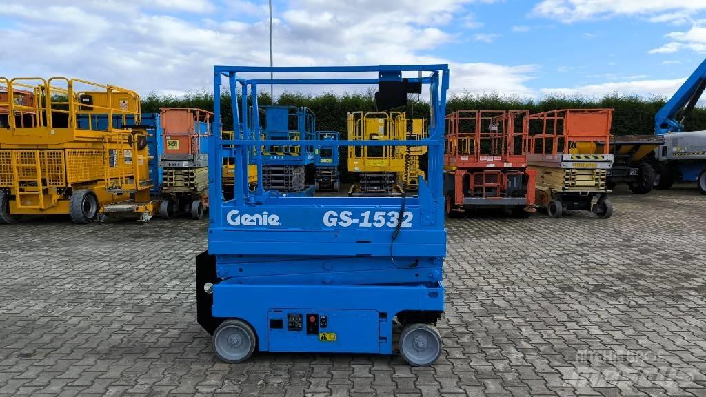 Genie GS 1532 رافعات مقصية الشكل