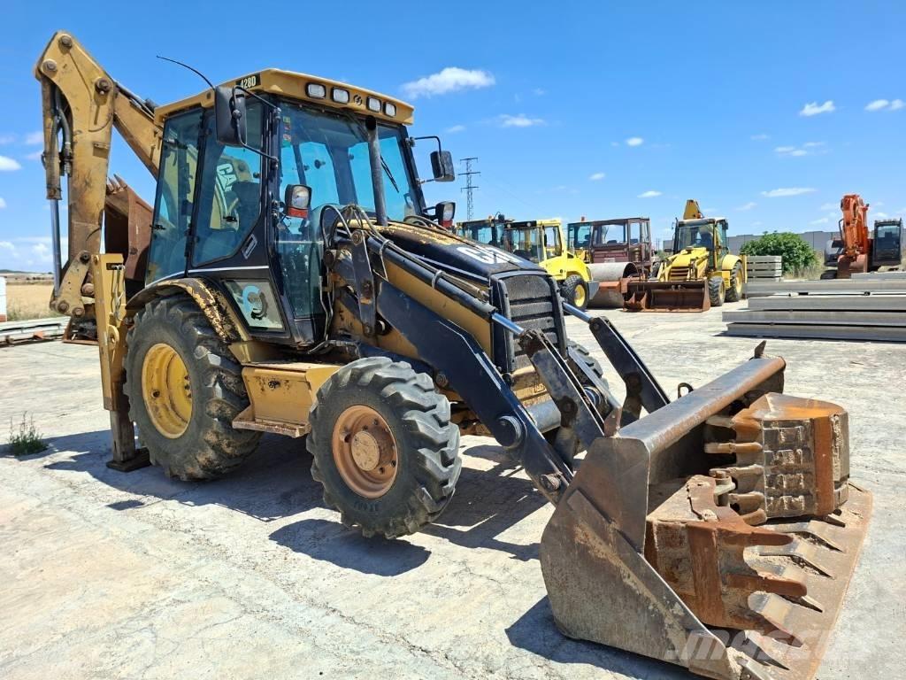 CAT 428 D لوادر ذات جرافات عكسية