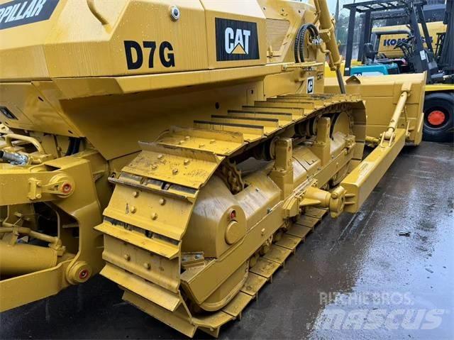 CAT D 7 G بلدوزرات مجنزرة