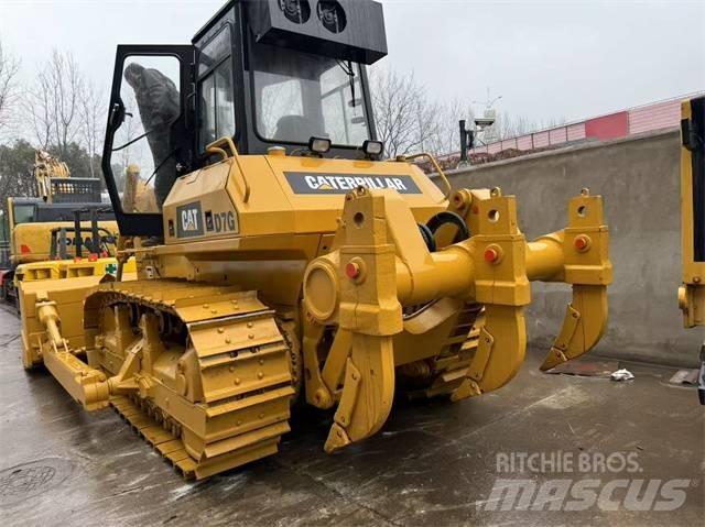 CAT D 7 G بلدوزرات مجنزرة
