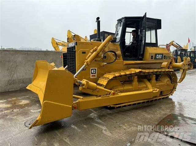 CAT D 7 G بلدوزرات مجنزرة