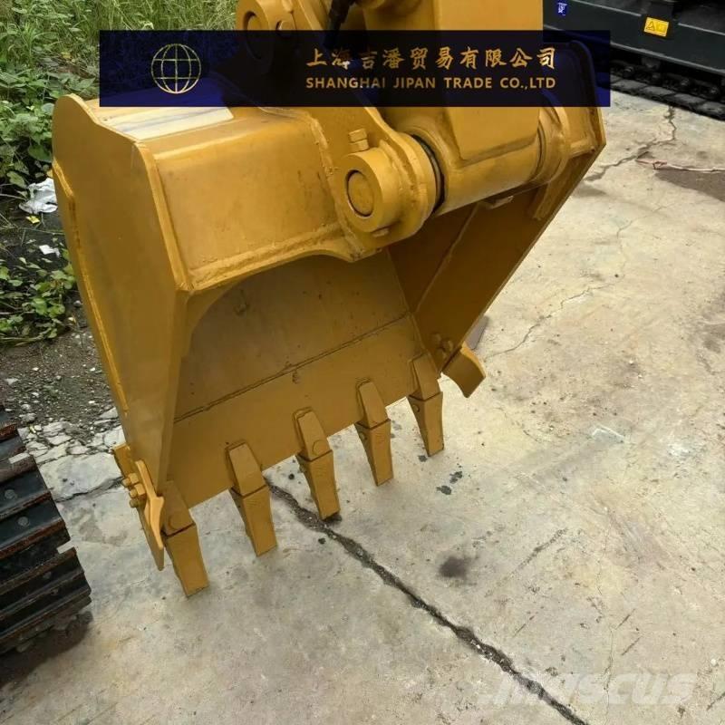 CAT 305.5 E حفارات زحافة