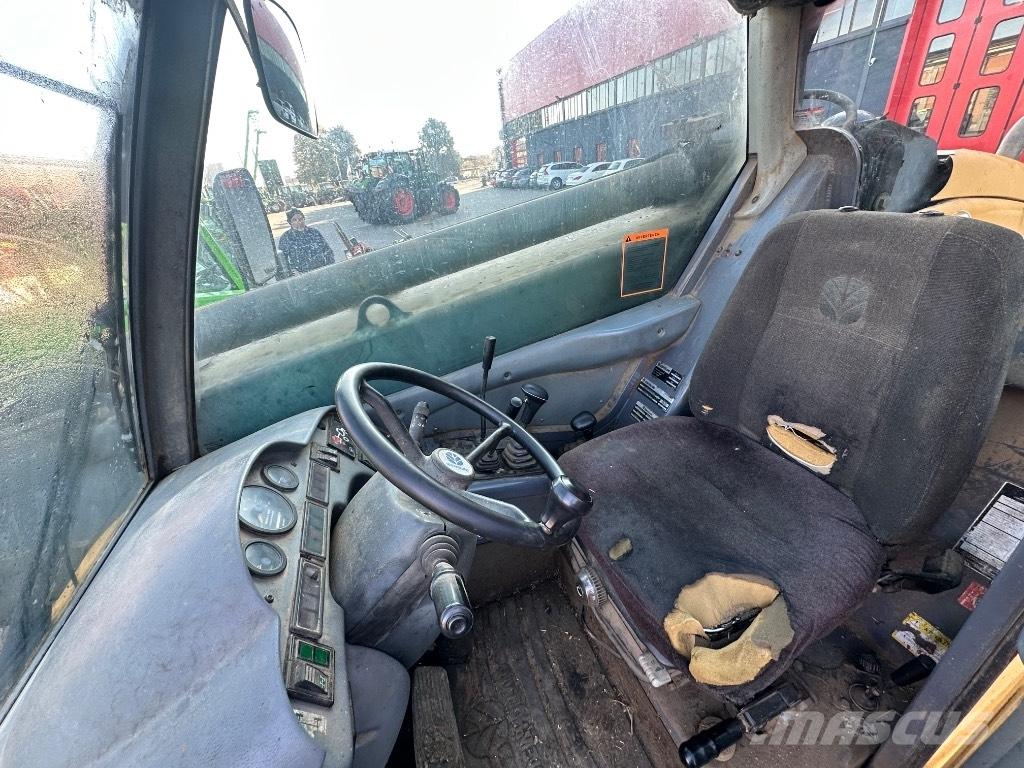 New Holland LM 640 معدات مناولة لأغراض الزراعة