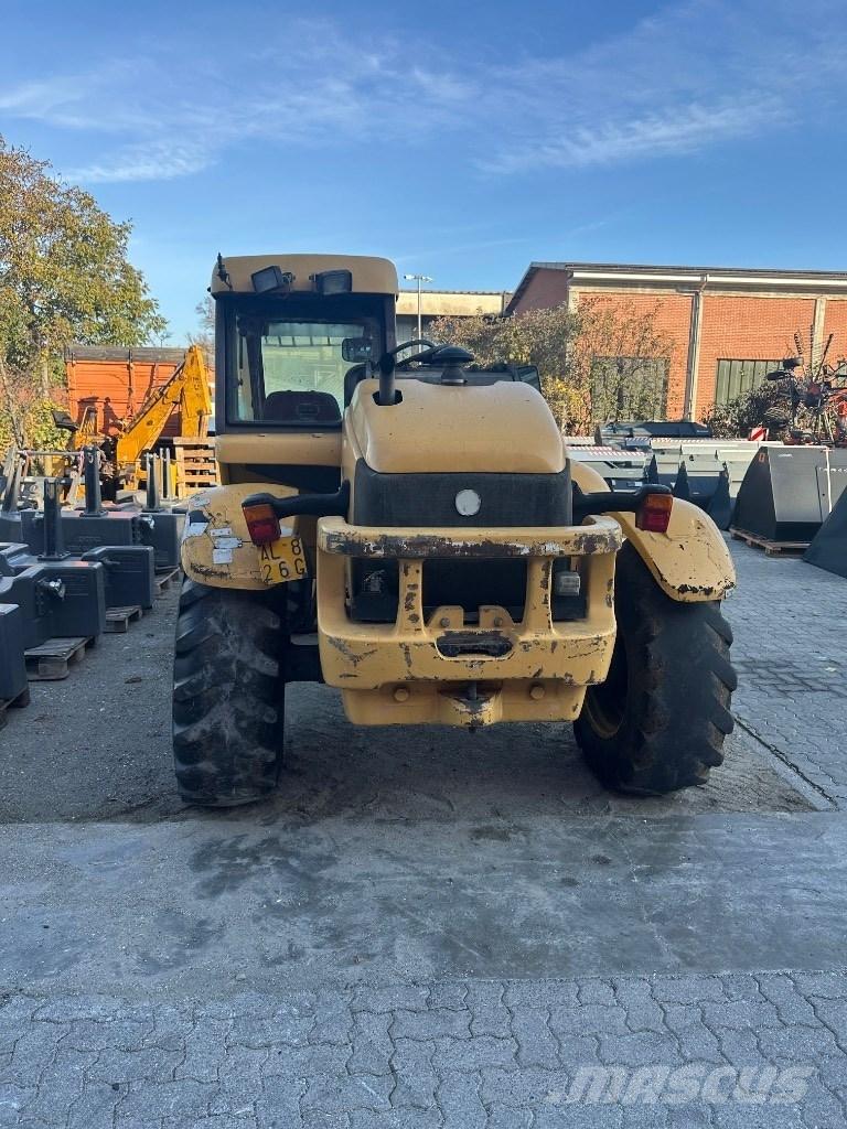 New Holland LM 640 معدات مناولة لأغراض الزراعة