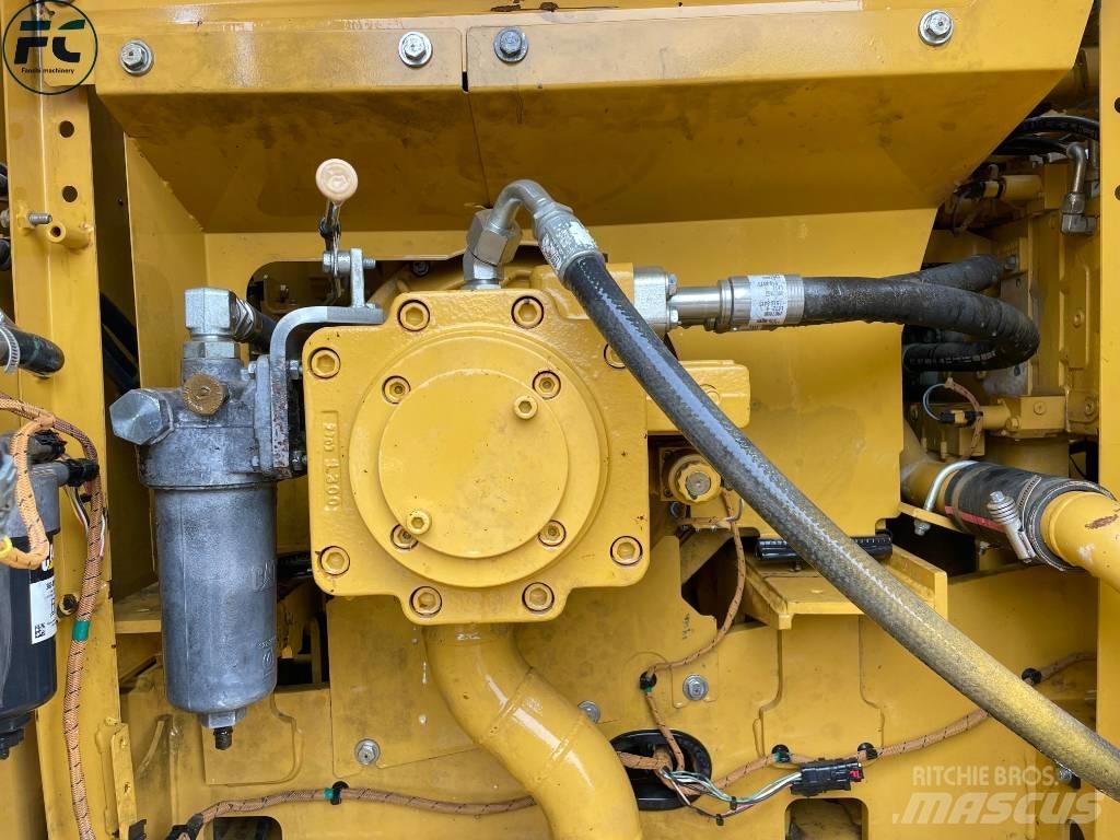 CAT 320 حفارات زحافة