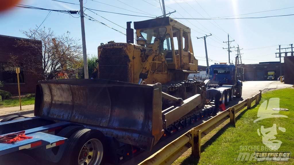 CAT D 8 K بلدوزرات مجنزرة