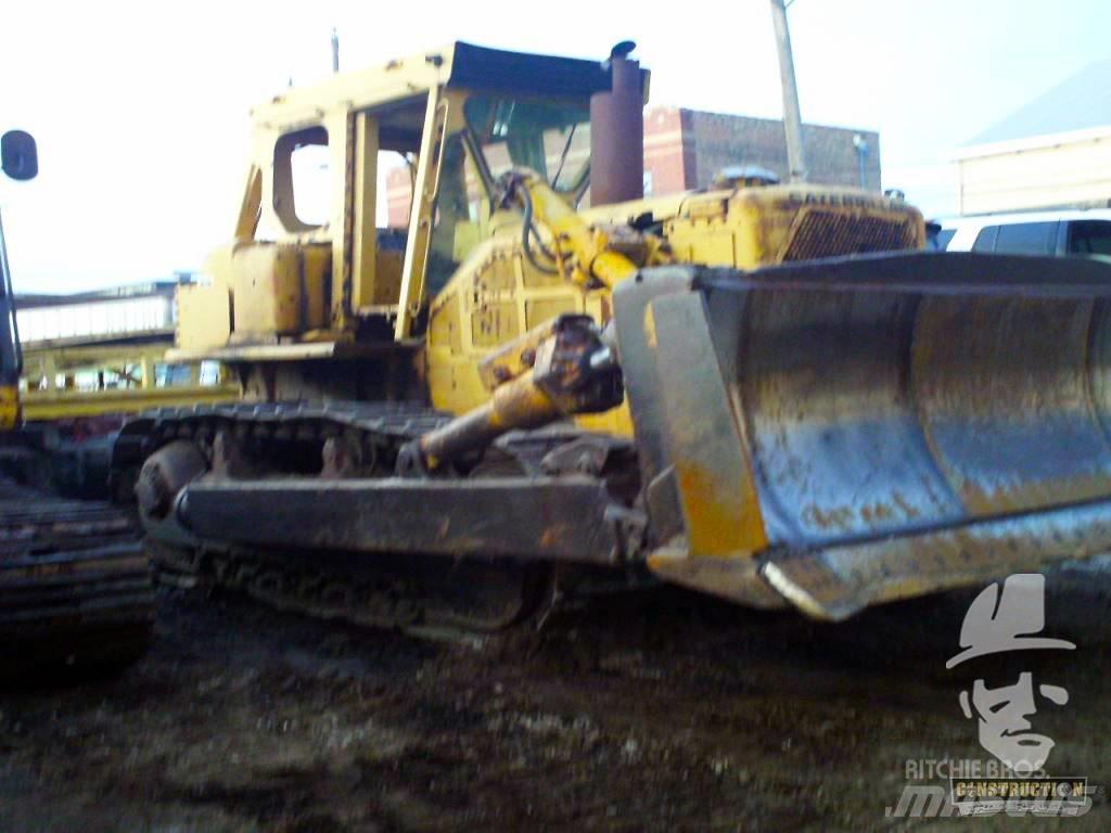 CAT D 8 K بلدوزرات مجنزرة