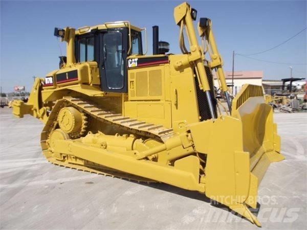 CAT D 7 R LGP بلدوزرات مجنزرة