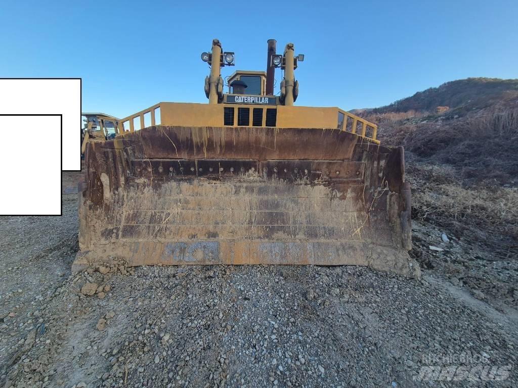 CAT D 9 N بلدوزرات مجنزرة