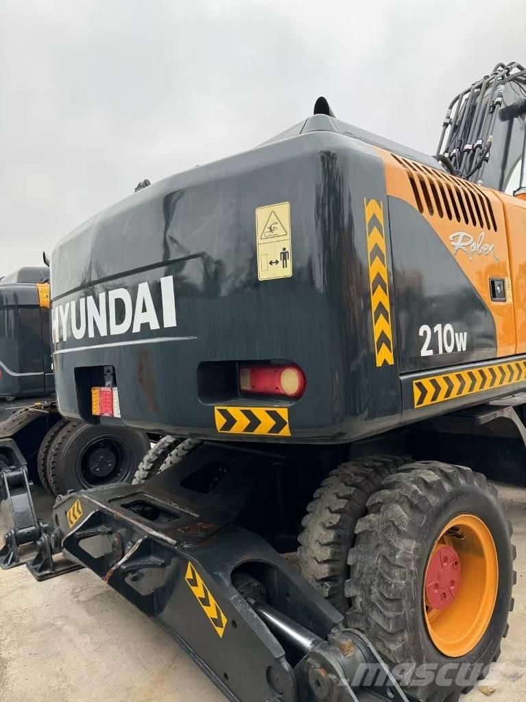 Hyundai R210W-9 حفارات بعجل