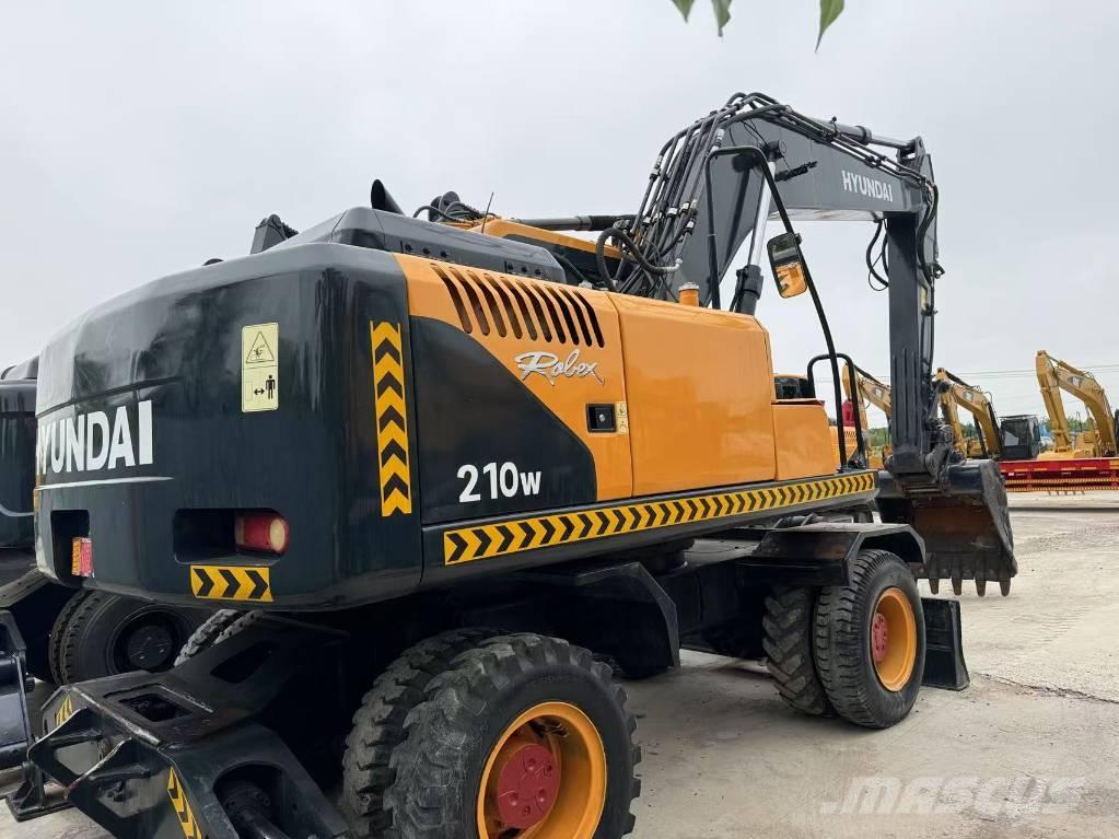 Hyundai R210W-9 حفارات بعجل