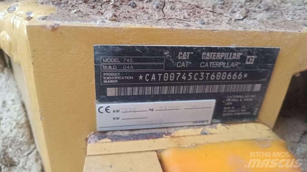 CAT 745 ساحبات مفصلية