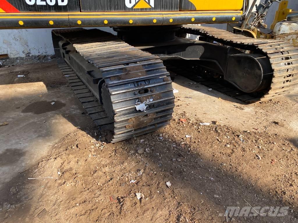 CAT 320 D حفارات زحافة