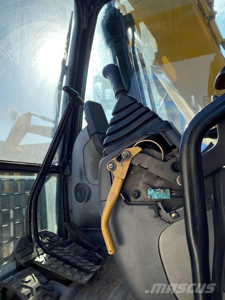 CAT 320 D حفارات زحافة