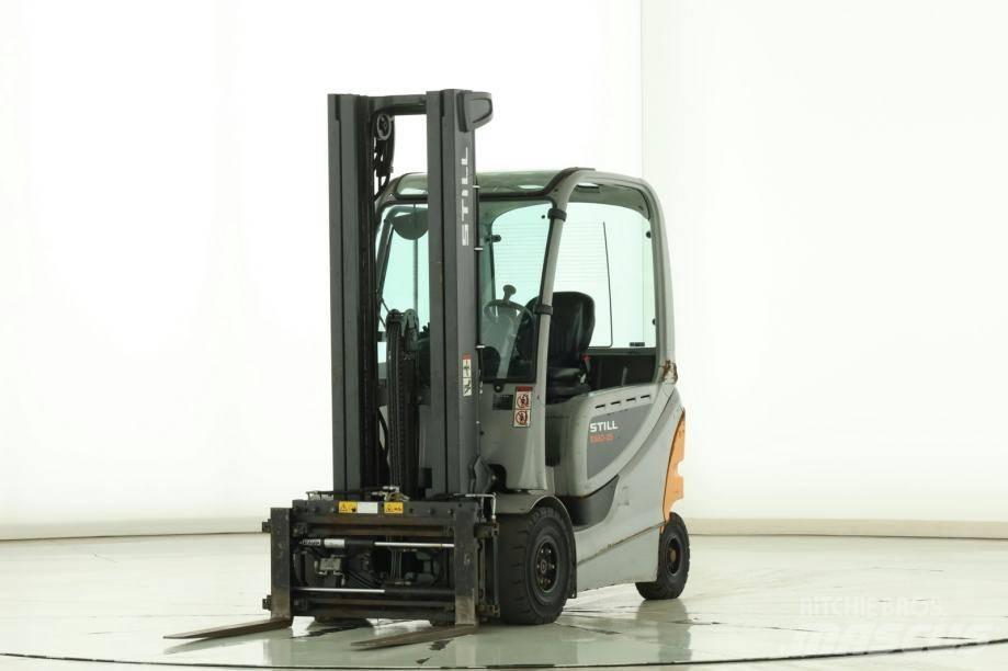 Still RX 60-25 شاحنات ذات رافعات شوكية تعمل بالكهرباء
