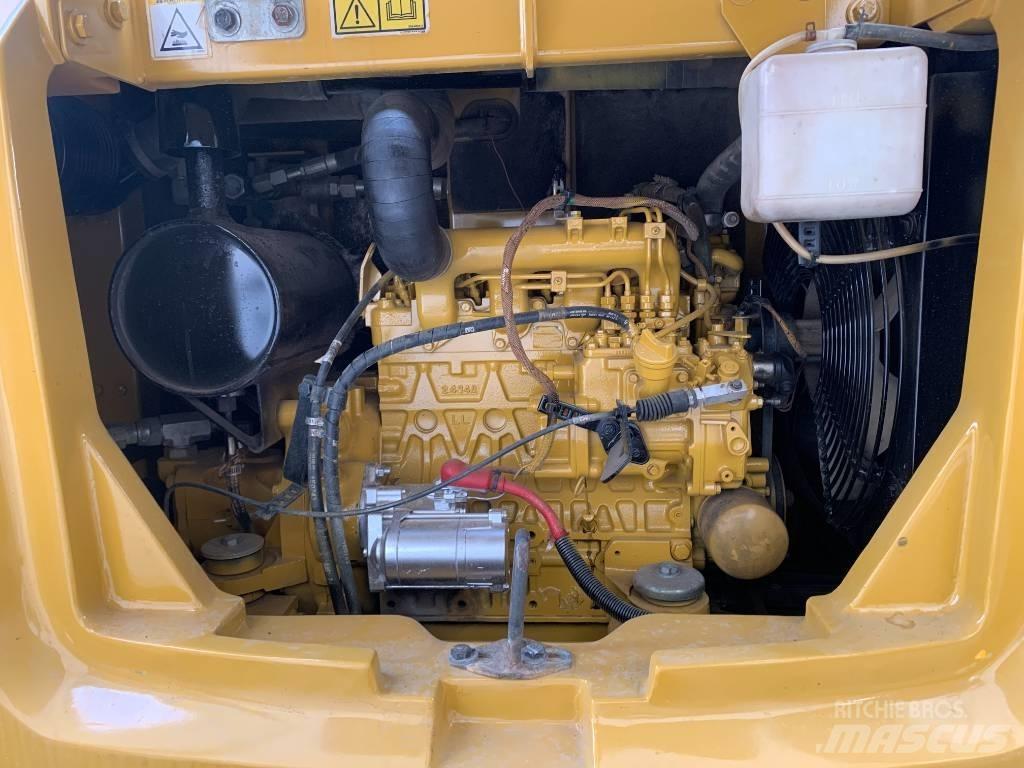 CAT 305.5E2 حفارات زحافة