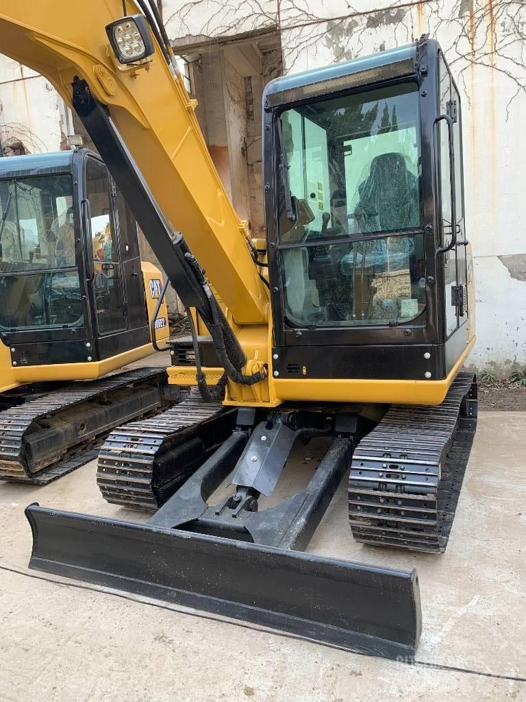 CAT 305.5E2 حفارات زحافة