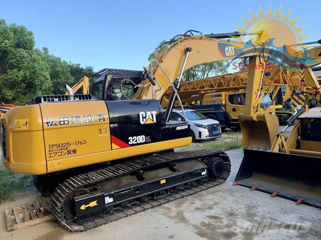CAT 320 D حفارات زحافة