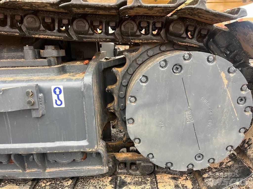 Komatsu PC 450 LC-8 حفارات زحافة