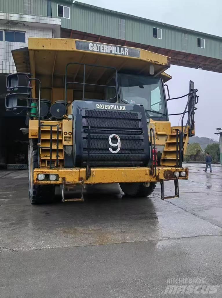 CAT 777E ساحبات مفصلية