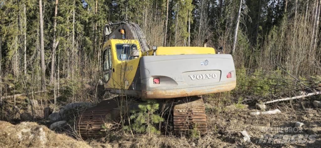 Volvo EC 240 LC حفارات زحافة