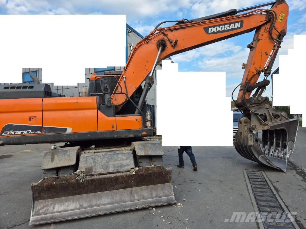 Doosan DX 210 W حفارات بعجل