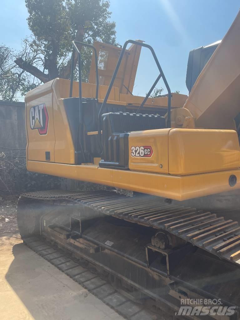 CAT 326 GC حفارات زحافة