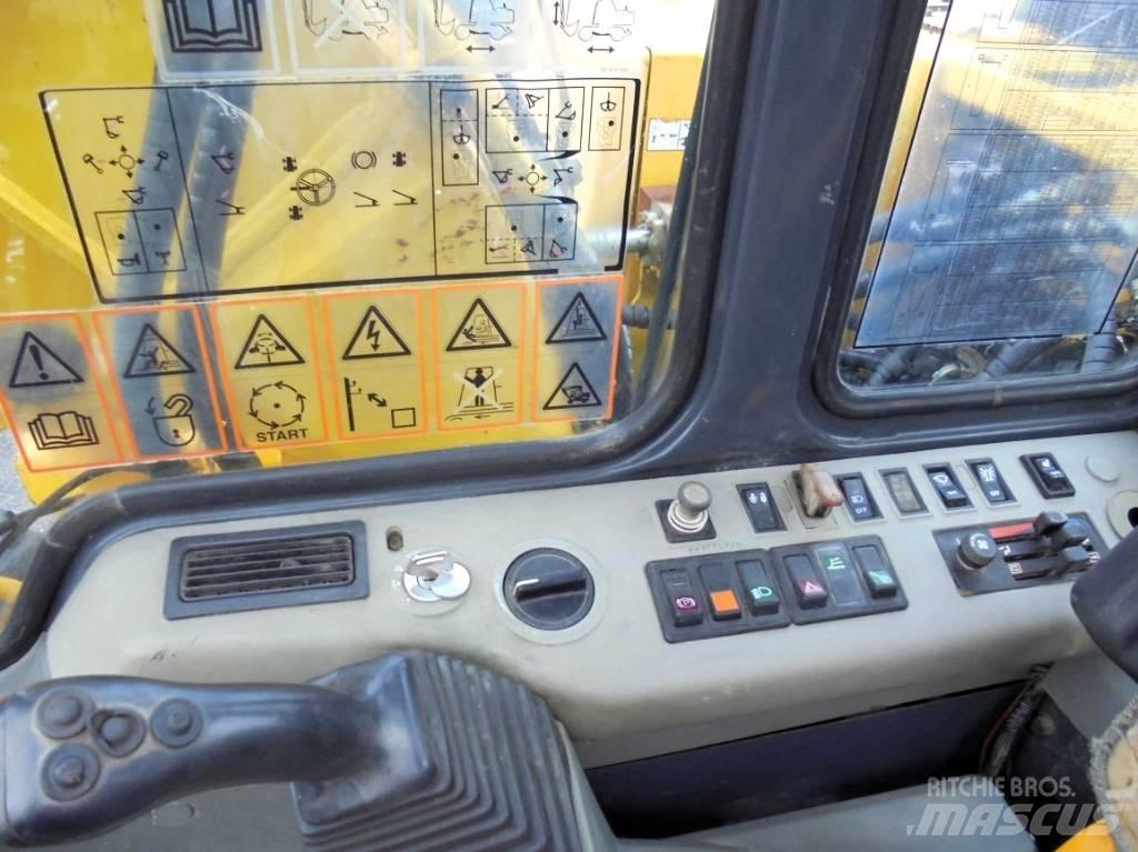 Komatsu PW 130ES-6K حفارات بعجل