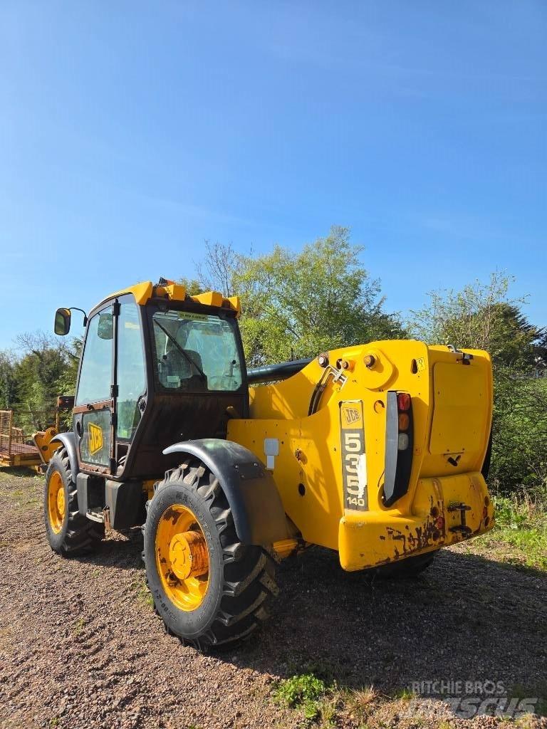 JCB 535-140 مناولات متداخلة