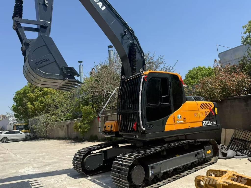 Hyundai R220LC-9S حفارات زحافة