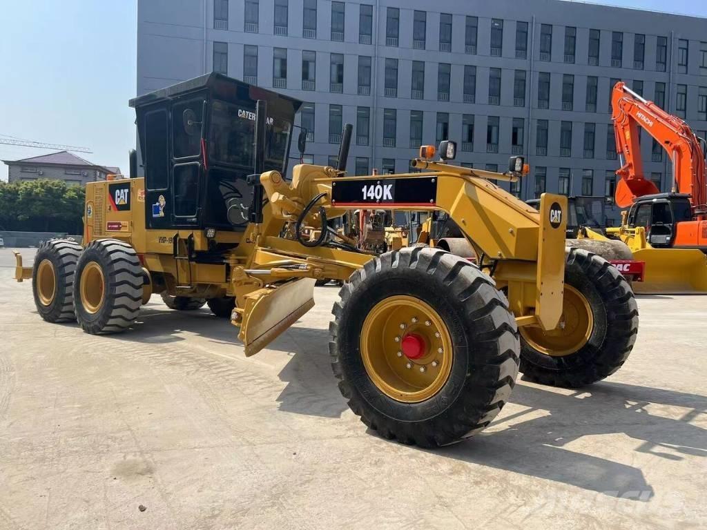 CAT 140 K معدات تمهيد الطرق