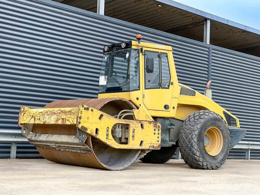 Bomag BW 213 DH-4 مداحل أحادية الأسطوانة