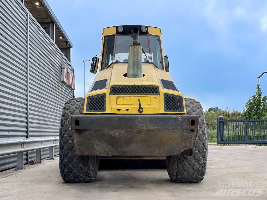Bomag BW 213 DH-4 مداحل أحادية الأسطوانة