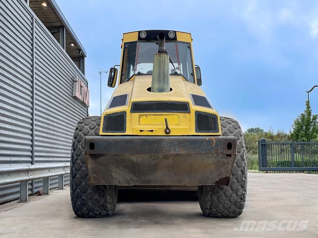 Bomag BW 213 DH-4 مداحل أحادية الأسطوانة