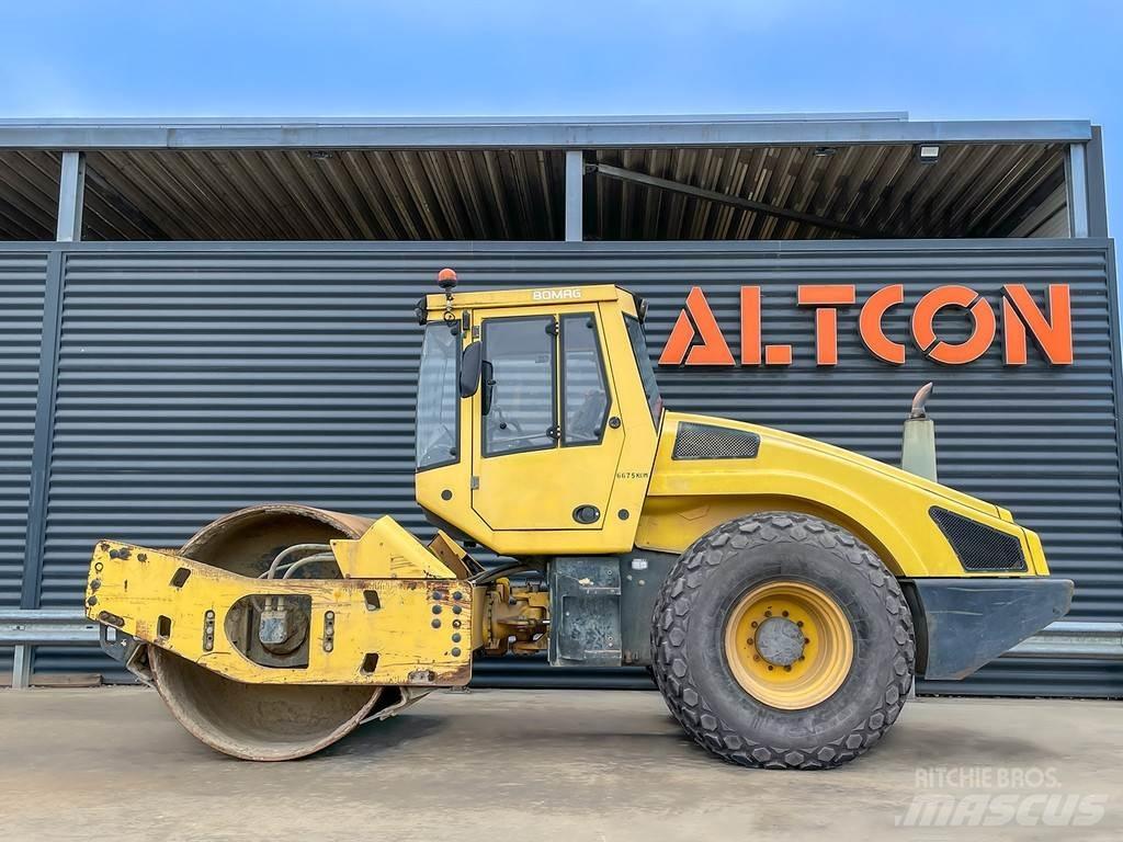 Bomag BW 213 DH-4 مداحل أحادية الأسطوانة