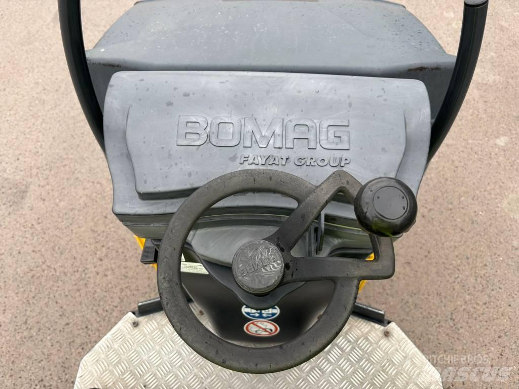 Bomag BW120AD-5 مداحل ثنائية الاسطوانة