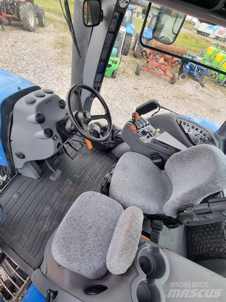New Holland T 8040 الجرارات